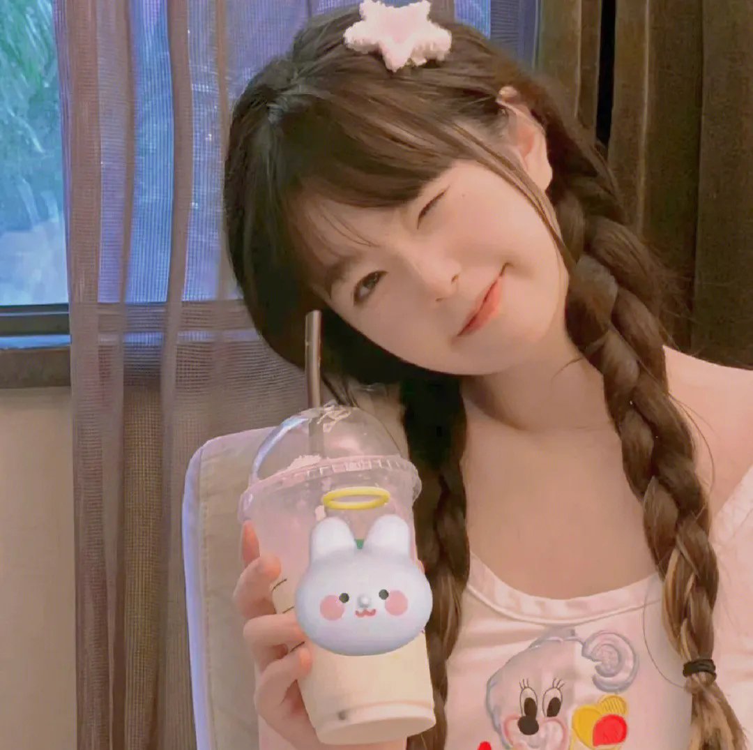 红色八爪女海报